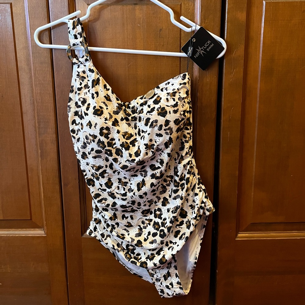 New Nip Tuck One Shoulder Swimsuits Leopard Cute
